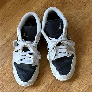 Nike Black and White Womens  Sneakers 7.5